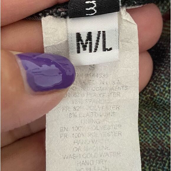 Onzie kaleidoscope print capri leggings size M/L - Picture 5 of 9